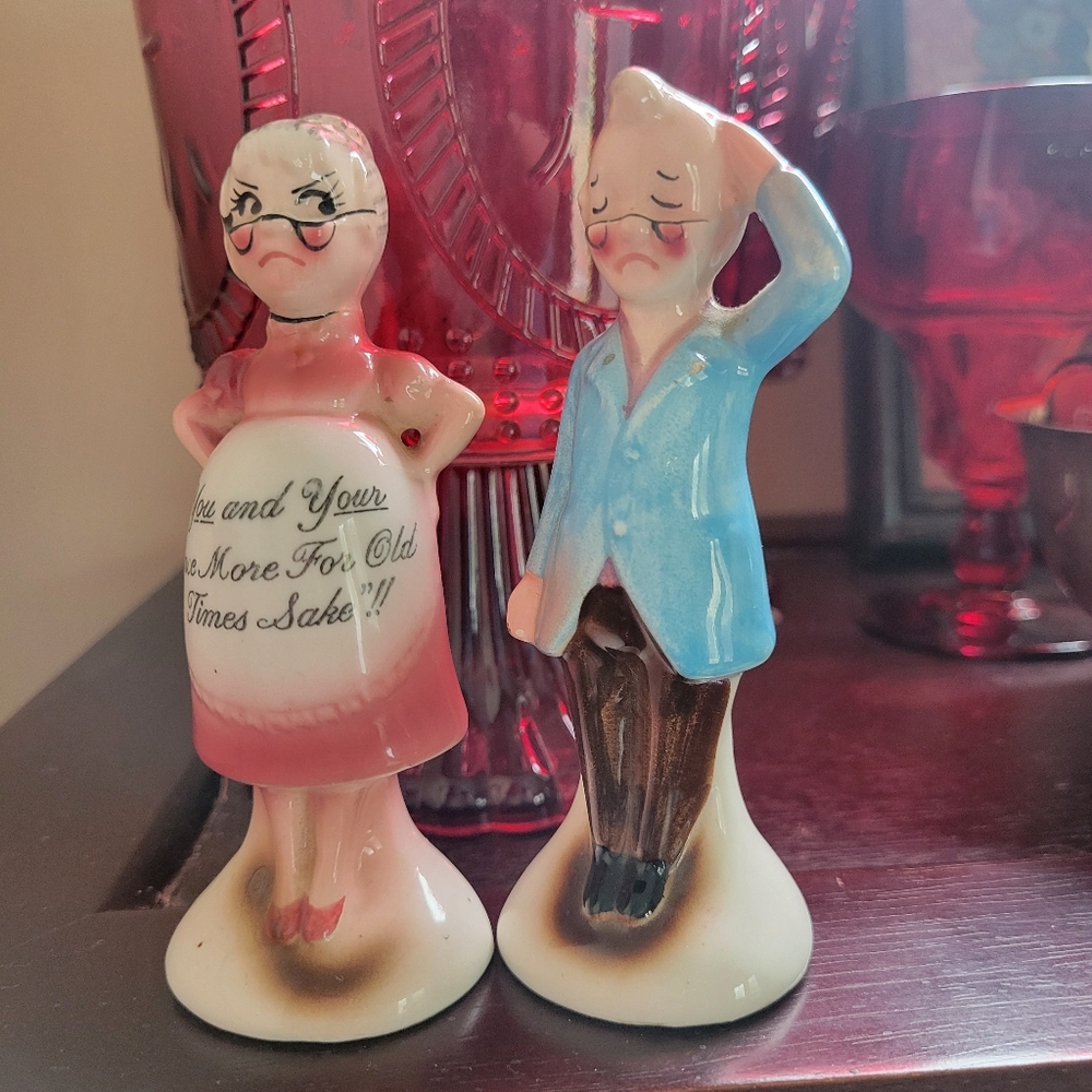 Vintage Salt & Pepper Man & Woman Pregnant ~ Enesco ~ Kitschy ~ Cute!